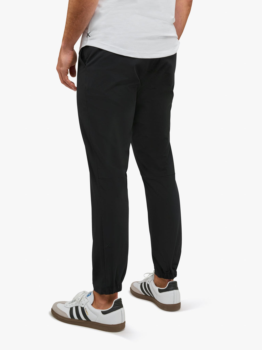 AO Jogger Pant | Black Slim-fit Versaknit®