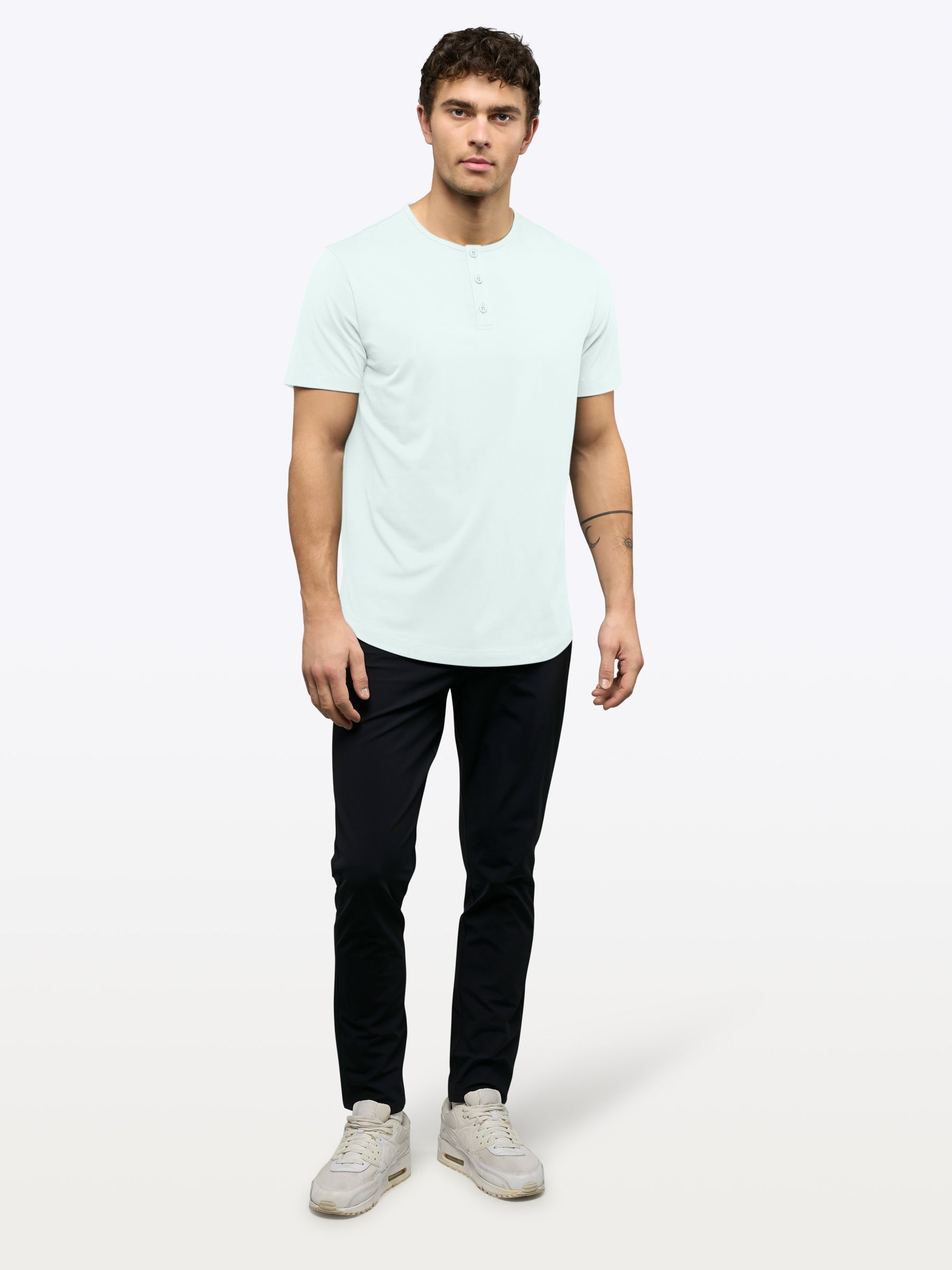 AO Henley Curve-Hem | Diaphonous Signature-Fit PYCA Pro®