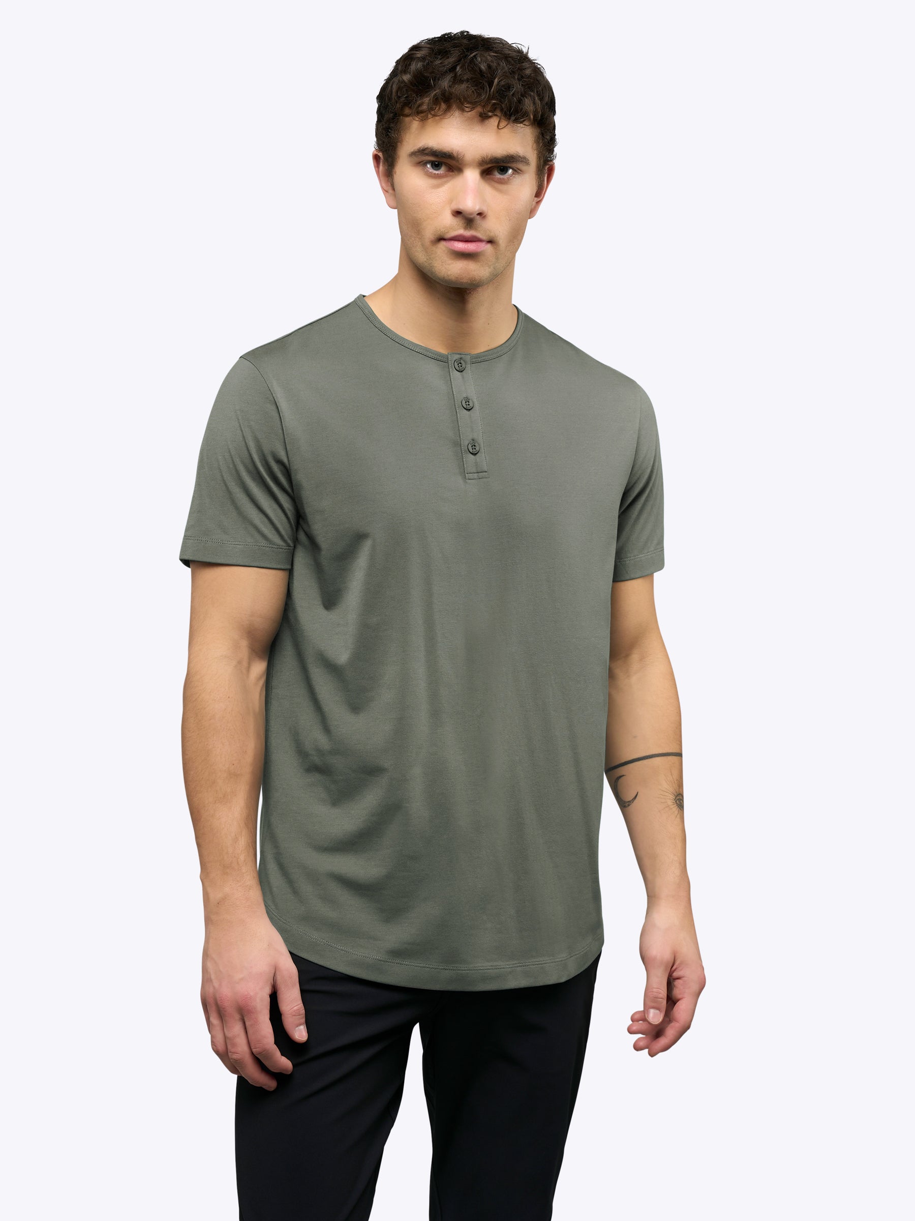 [info]--Tom is 6'1, 180lbs and wears a size L