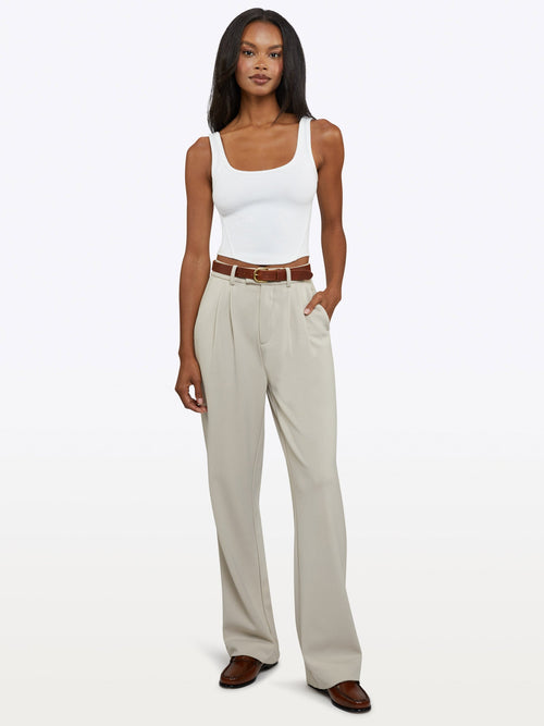 Taelor is 5'9" and wears a size 2